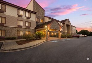 Exterior - King Room | Near Savannah Amtrak Station | Free Parking & Pet Friendly (Pooler)