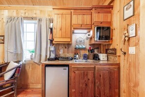 Fridge, microwave, toaster, cookware/dishes/utensils - Cozy River View Cabin Near Yellowstone (Chester)