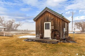 Exterior - Cozy River View Cabin Near Yellowstone (Chester)