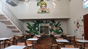 Cà phê và/hoặc dụng cụ pha