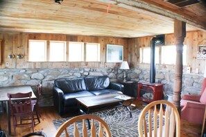 Living area - Relaxing Spring Street Cottage with Ocean Views (New Shoreham)