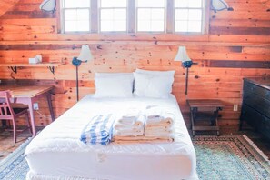 Room - Relaxing Spring Street Cottage with Ocean Views (New Shoreham)