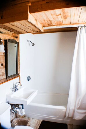 Bathroom - Relaxing Spring Street Cottage with Ocean Views (New Shoreham)