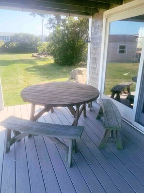 Outdoor dining - Relaxing Spring Street Cottage with Ocean Views (New Shoreham)