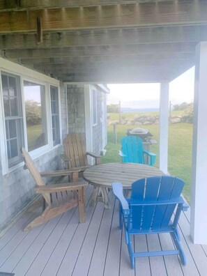Outdoor dining - Relaxing Spring Street Cottage with Ocean Views (New Shoreham)