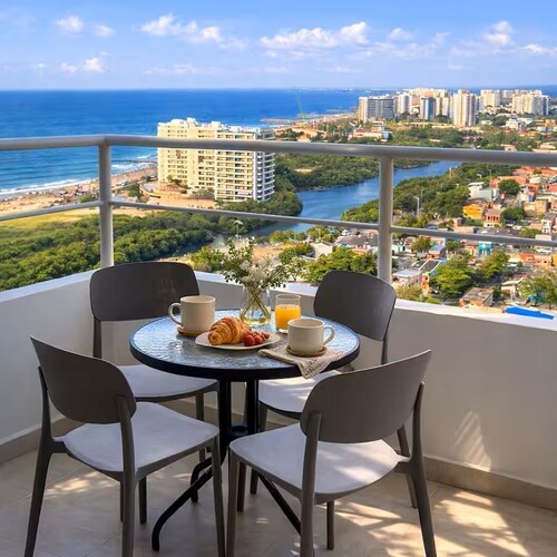 Luxury Apartment with Swimming Pool Near the Sea