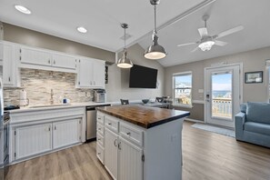 Fridge, microwave, oven, stovetop - Sea Star: Beach, Sound Views, Pool, Kayaks, Bikes (North Topsail Beach)