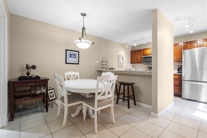 Dining - Beautiful Townhome/Fully Furnished in the heart of Palm Harbor. (Palm Harbor)