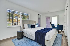 WiFi, bed sheets - Modern Lake Worth Suite w Patio and Pool (Lake Worth Beach)