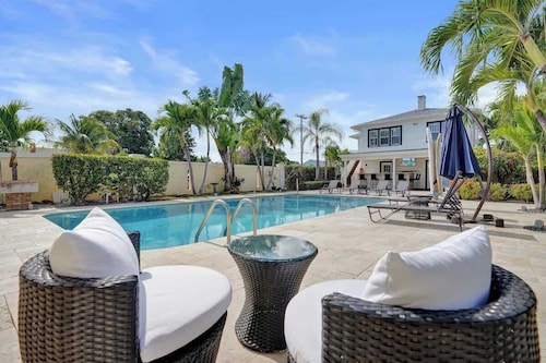 Modern Lake Worth Suite w Patio and Pool