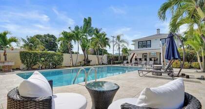Modern Lake Worth Suite w Patio and Pool