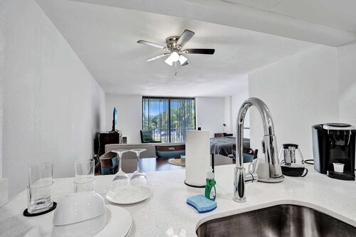 Modern Miami Studio w King & Tub - 205