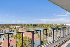 Property grounds - Park Towers 1BR Miami Gardens | Near Stadium (Miami)