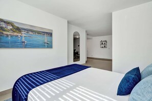 Room - Comfortable Large Studio w/ Pool at Lake Worth (Lake Worth Beach)