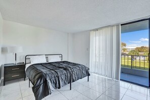 Desk, WiFi, bed sheets