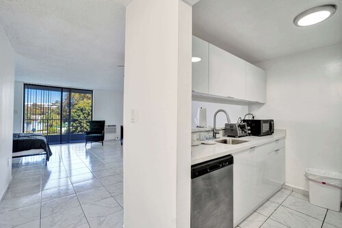 Park Towers Studio Near Hard Rock Stadium