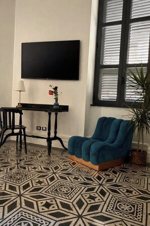 Deluxe Suite, Garden View | Interior