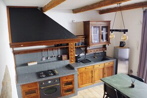 Apartemen Keluarga, patio, pemandangan halaman | Dapur pribadi