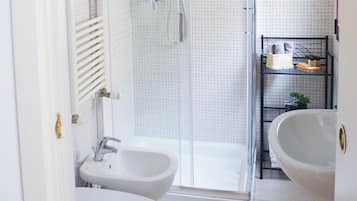 Comfort Double Room, Courtyard View | Bathroom