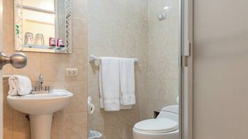 Duschwanne, Seife, Shampoo, Toilettenpapier