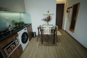 Fridge, microwave, oven, stovetop - Hanoi Aurelia Stay (Tay Ho)