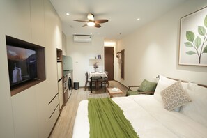 Superior Suite | Desk, laptop workspace, free WiFi - Hanoi Aurelia Stay (Tay Ho)