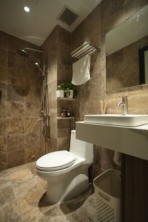 Free toiletries, hair dryer, towels, soap - Hanoi Aurelia Stay (Tay Ho)