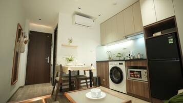 Superior Studio, Balcony, City View | Interior