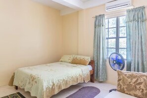 3 bedrooms, iron/ironing board, free WiFi, bed sheets - 3-bedroom upstairs apartment in peaceful Loubiere perfect for relaxing getaways (Loubiere)