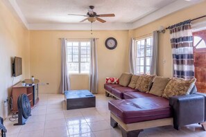 Smart TV - 3-bedroom upstairs apartment in peaceful Loubiere perfect for relaxing getaways (Loubiere)