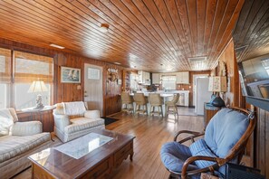 TV - Beachy Haven | Atlantic Beach Escape (Home only) (Atlantic Beach)