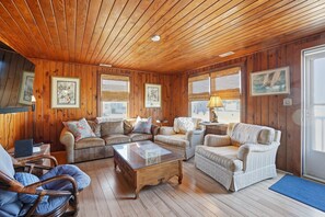 TV - Beachy Haven | Atlantic Beach Escape (Home only) (Atlantic Beach)