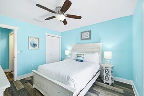 Room - Newly Listed Duplex Unit with a Pool, Grill and Arcade, Shared with Duplex 1 (Port St. Joe)