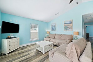 Living area - Newly Listed Duplex Unit with a Pool, Grill and Arcade, Shared with Duplex 1 (Port St. Joe)