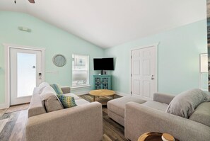 Living area - Newly Listed Duplex with Private Pool, Grill, Arcade and Backyard (Port St. Joe)