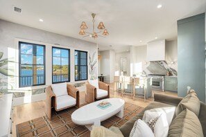 Living area - Newly Listed and Constructed Carriage House with Gulf Views, Near the Beach (Santa Rosa Beach)