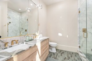 Bathroom - Newly Listed and Constructed Carriage House with Gulf Views, Near the Beach (Santa Rosa Beach)