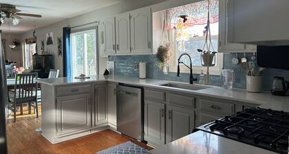 Lakehouse Escape Private Beach, Waterfront Retreat. Close to Traverse City