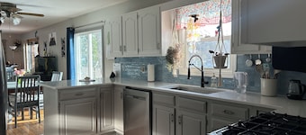 Lakehouse Escape Private Beach, Waterfront Retreat. Close to Traverse City
