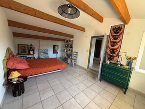 3 bedrooms, desk, bed sheets, wheelchair access - Chez GG near the Pont du Gard (Vers-Pont-du-Gard)