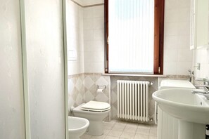 Bathroom -  RP05 - Cesenatico, three-room apartment with balcony and garage near the sea (Cesenatico)