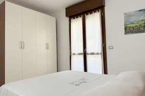 3 bedrooms -  RP05 - Cesenatico, three-room apartment with balcony and garage near the sea (Cesenatico)