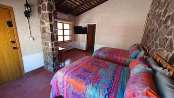 2 bedrooms, iron/ironing board, WiFi