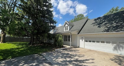 Rusty’s Cape Cod 4-bedrooms, sleeps 8 newly renovated