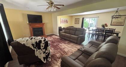 Rusty’s Cape Cod 4-bedrooms, sleeps 8 newly renovated