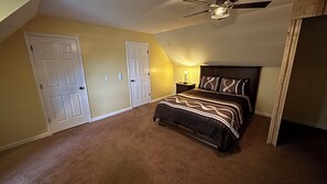4 bedrooms, iron/ironing board, WiFi, bed sheets