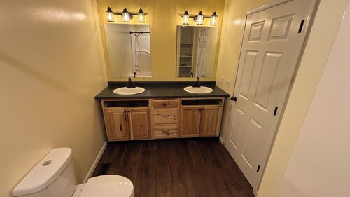 Rusty’s Cape Cod   4-bedrooms, sleeps 8  newly renovated