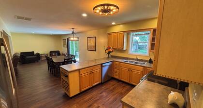 Rusty’s Cape Cod 4-bedrooms, sleeps 8 newly renovated