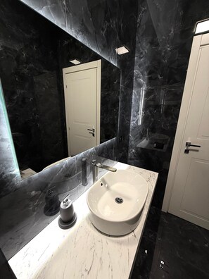 Bathroom - Rao's Suite Rome (Roma)