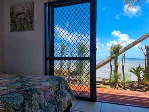 Room - Toreaiva Beachfront Studios (Rarotonga)